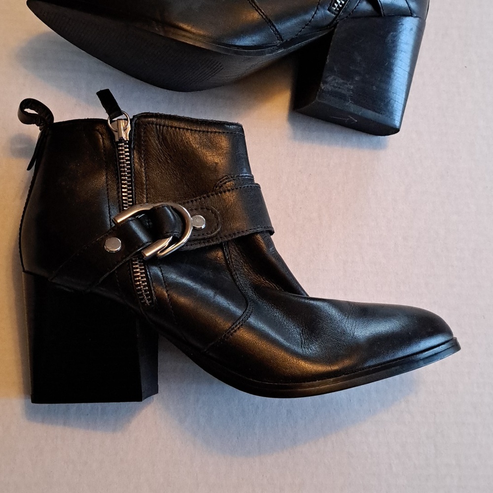 MARC FISHER Leather Chunky Heel Size 8.5 Booties - Picture 2 of 8